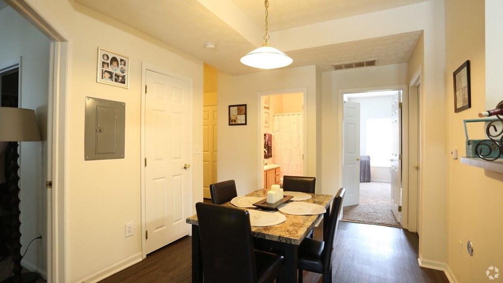 Elegant Dining Area at The Cove, Columbus