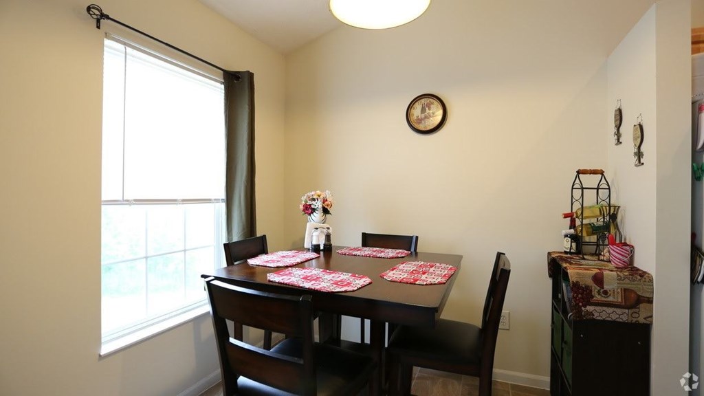 Dining Area at The Cove, Columbus Ohio