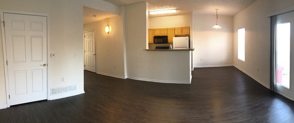 Unfurnished Living Area at The Cove, Columbus, OH 43110
