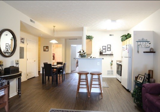 Dining And Kitchen Area at The Cove, Ohio, 43110