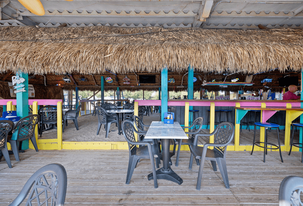 a restaurant or other place to eat on the beach