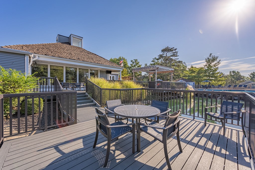 Outdoor sitting area at Harpers Point Apartments, Cincinnati