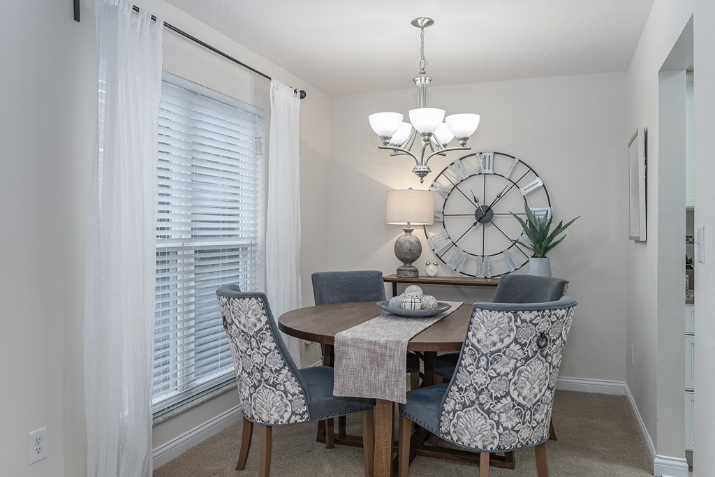 Model Dining at Harpers Point Apartments, Cincinnati, 45249