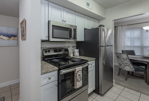 Kitchen appliances at Harpers Point Apartments, Cincinnati, OH, 45249
