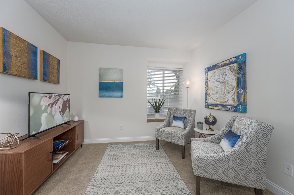 Living room at Harpers Point Apartments, Ohio