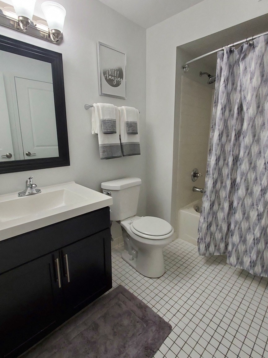 Luxurious Bathroom at Timber Glen Apartments, Batavia, OH