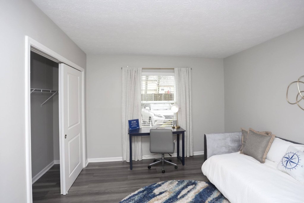 Gorgeous Bedroom at Spinnaker Court, Indiana