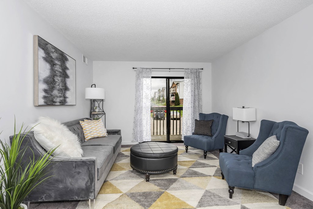 Living Room at Timber Glen Apartments, Batavia, OH
