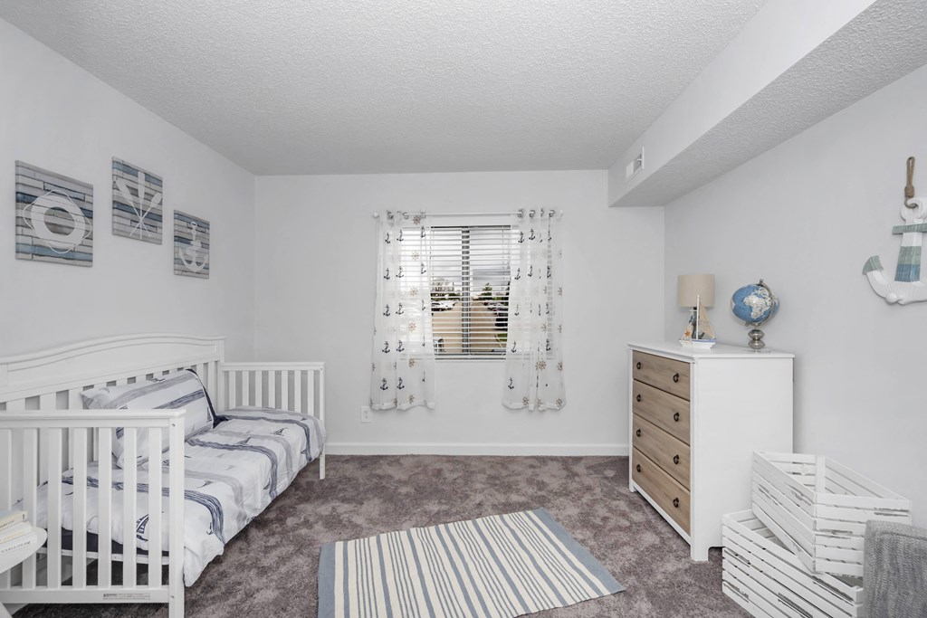 Spacious Bedroom With Comfortable Bed at Timber Glen Apartments, Batavia, OH, 45103