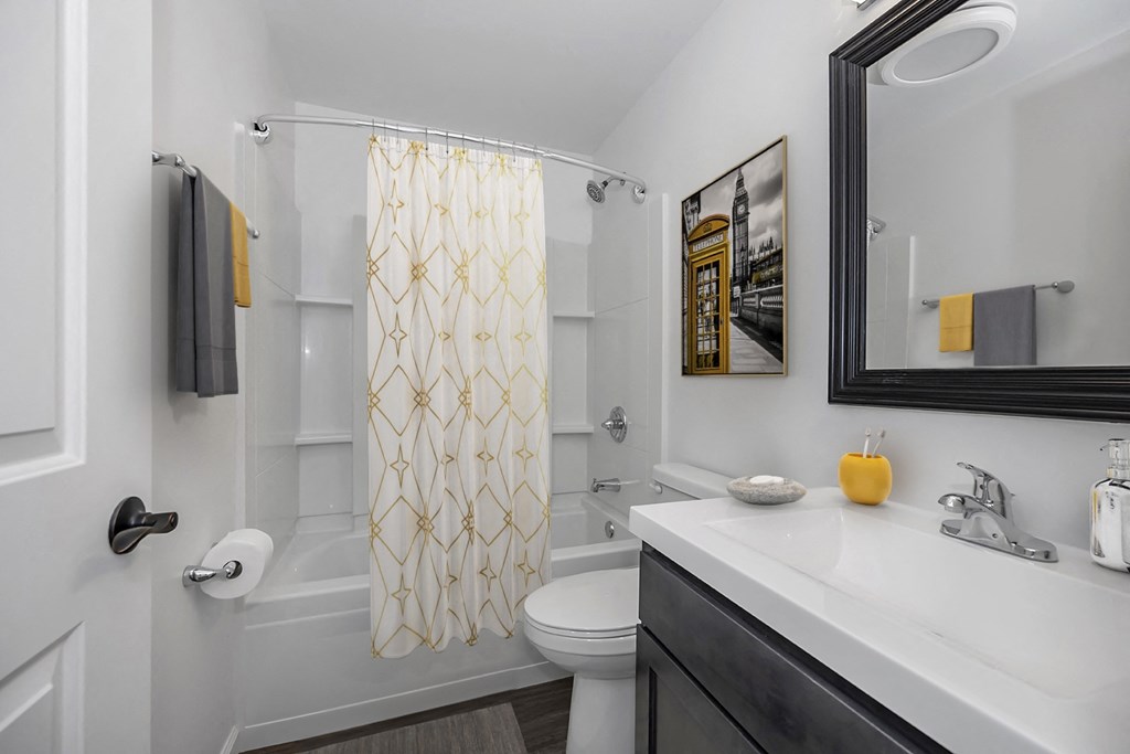 3 bedroom apartment - bathroom