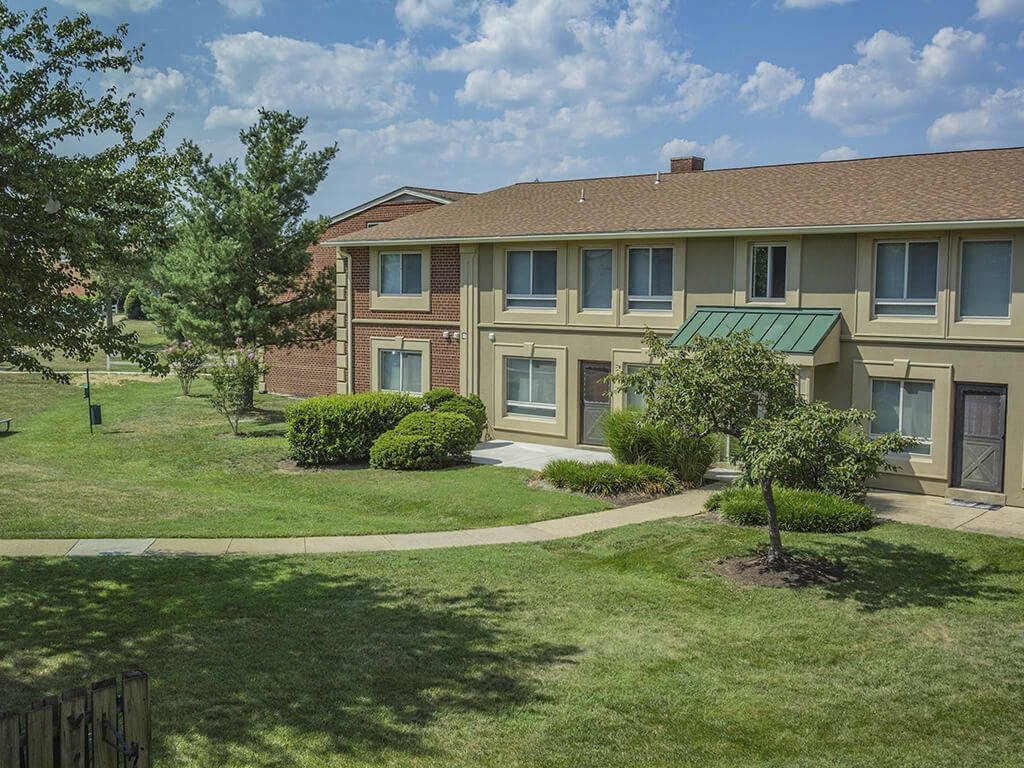 Lush Green Landscape at Bren Mar Apartments, Alexandria, VA