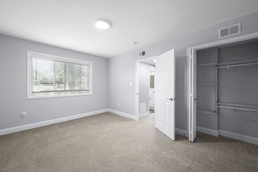 Plush Carpeting at Bren Mar Apartments, Virginia, 22312