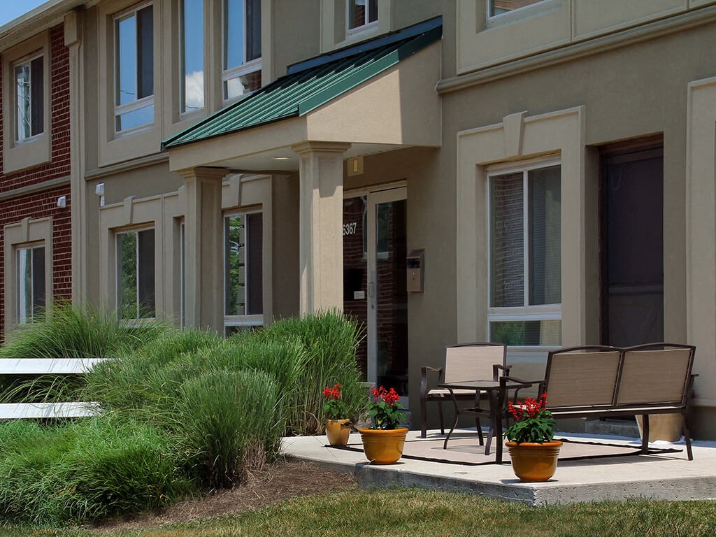 Exterior overhang for apartment