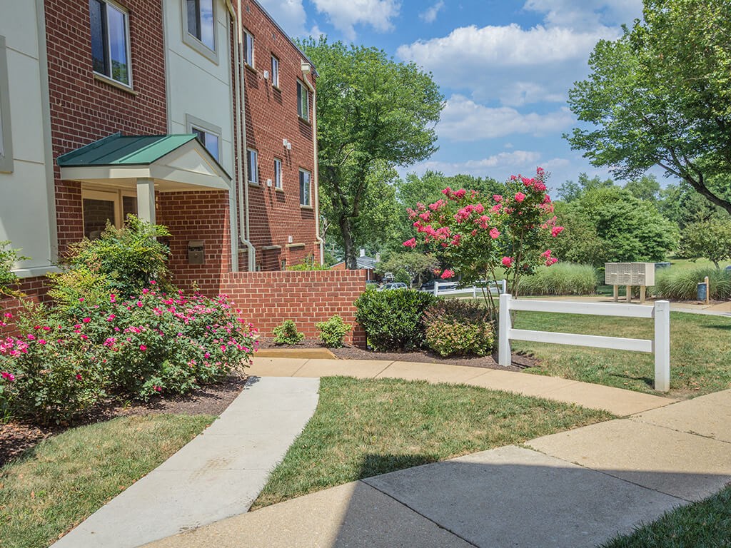 Outdoor pathway with sunshine at apartment building