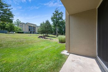 building with grass and trees at Stuart Woods* Apartments, Herndon