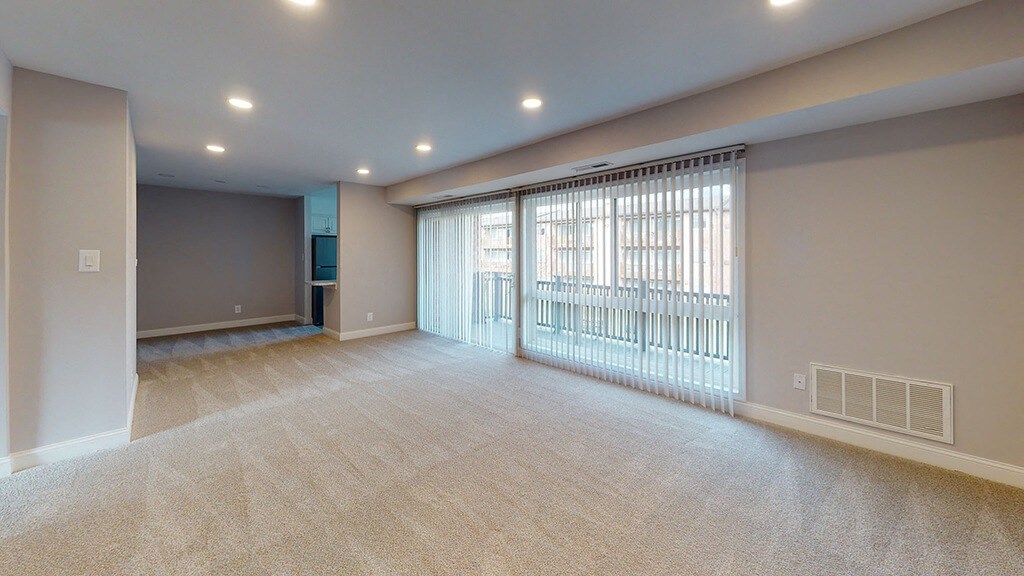 Spacious Living Area at Rose Hill Apartments, Virginia