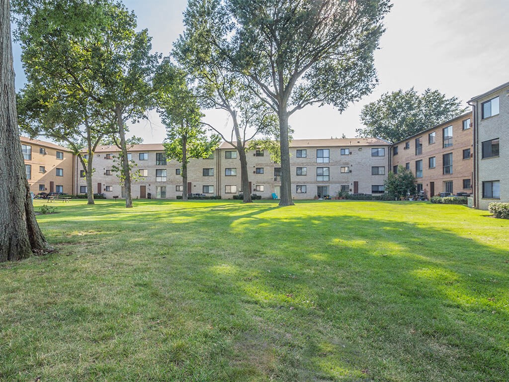 Exterior view of Rose Hill Apartments in Alexandria, Virginia