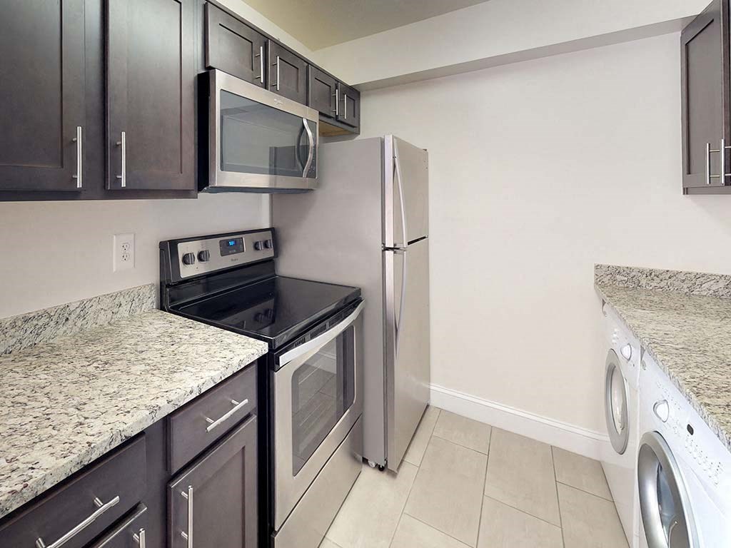 Efficient Appliances In Kitchen at Stuart Woods, Virginia, 20170