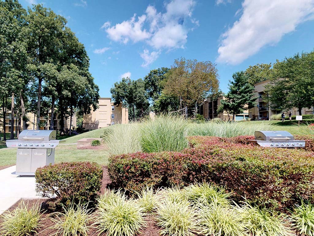 Outdoor BBQ Area And Picnic Garden at Stuart Woods, Herndon, Virginia