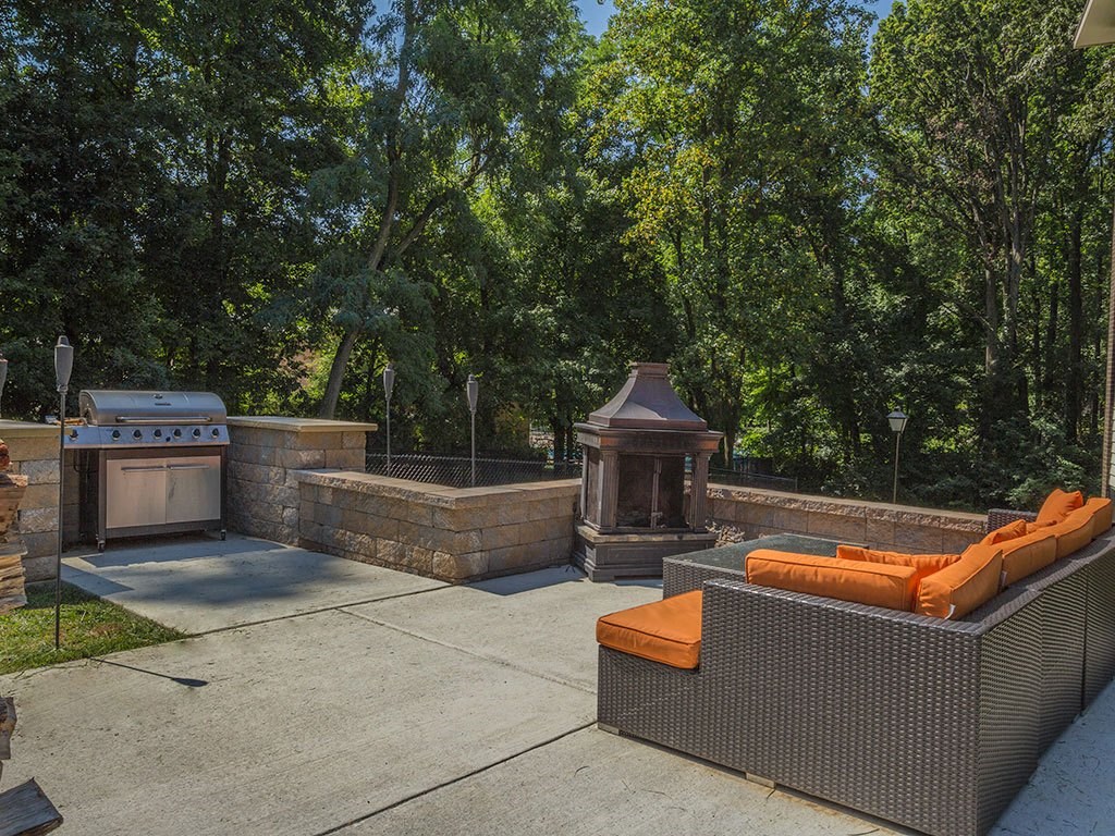 BBQ area with fire and couch area at Tysons Glen Apartments and Townhomes, Falls Church, VA, 22043