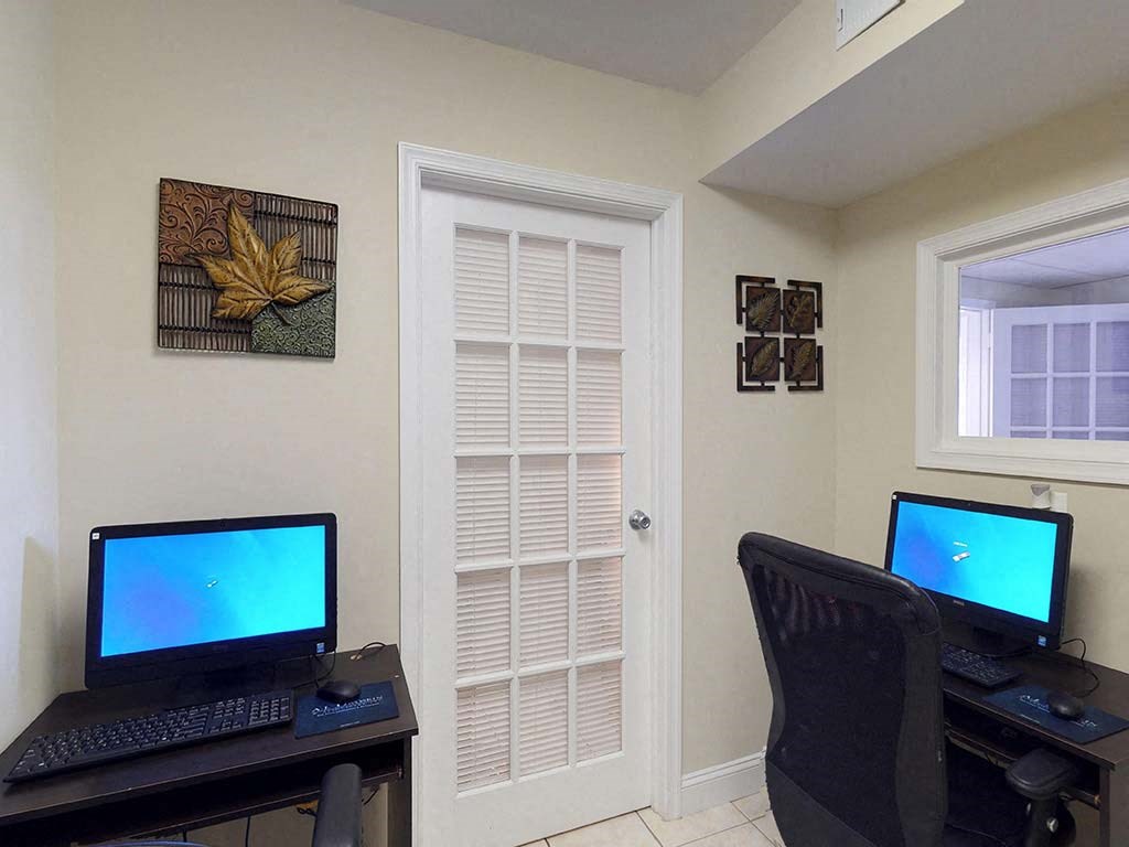 Business center with computers at Gainsborough Court Apartments, Fairfax, Virginia