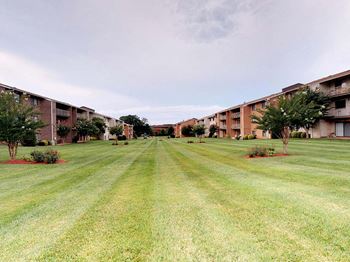 Exterior View at Gainsborough Court Apartments, Fairfax