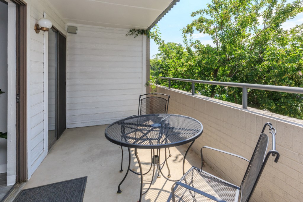 Retreat at Water's Edge | Colorado Springs, CO Apartments