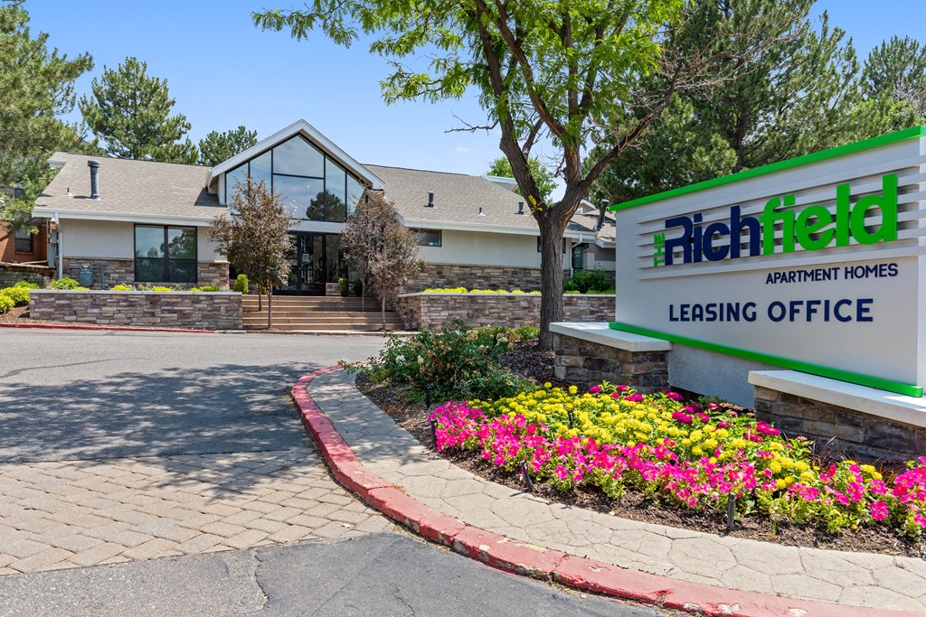 the leasing office of reach premier homes