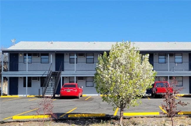 A building with a parking lot in front of it.
