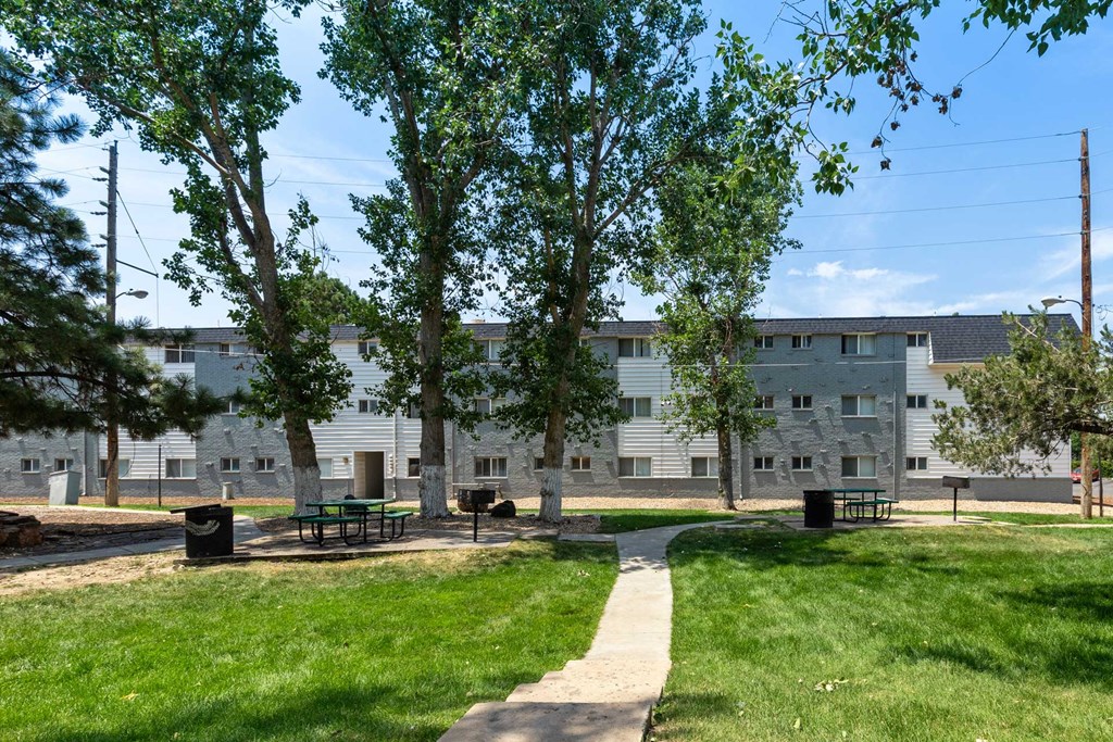 Park Place at Expo Apartments | Aurora, CO | Picnic Area
