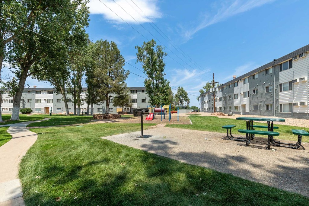 Park Place at Expo Apartments | Aurora, CO | Picnic Area