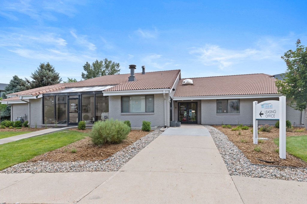 A building with a sign that says "Veterans Leasing Office" in front of it.