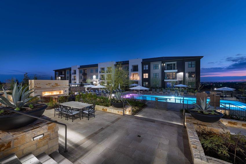 Luxury Apartment Homes Available at Windsor Oak Hill, 6701 Rialto Blvd, Austin - Photo Gallery 1