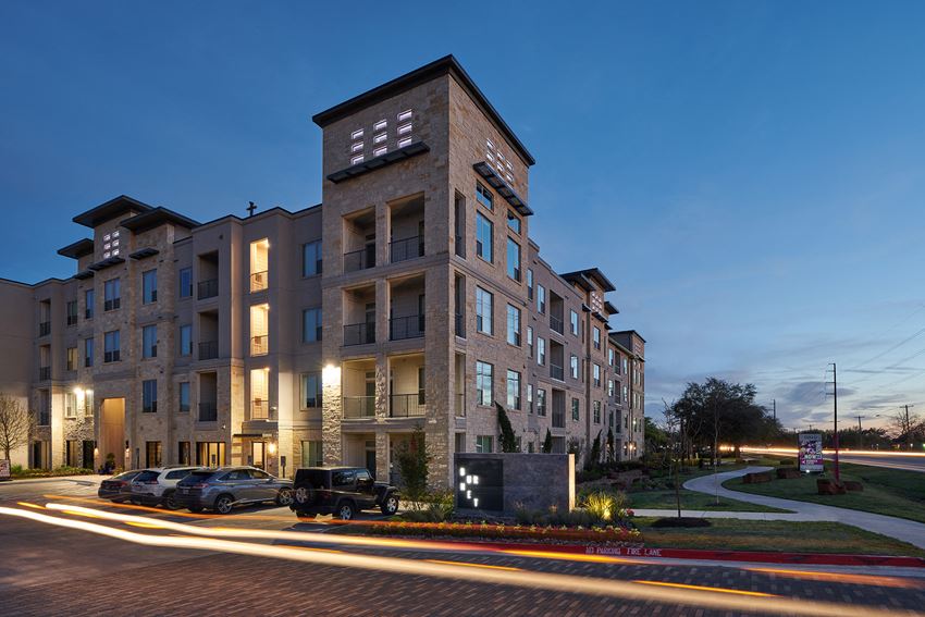 Conveniently located on Burnet Road Conveniently located on Burnet Road at Windsor Burnet, Austin, TX - Photo Gallery