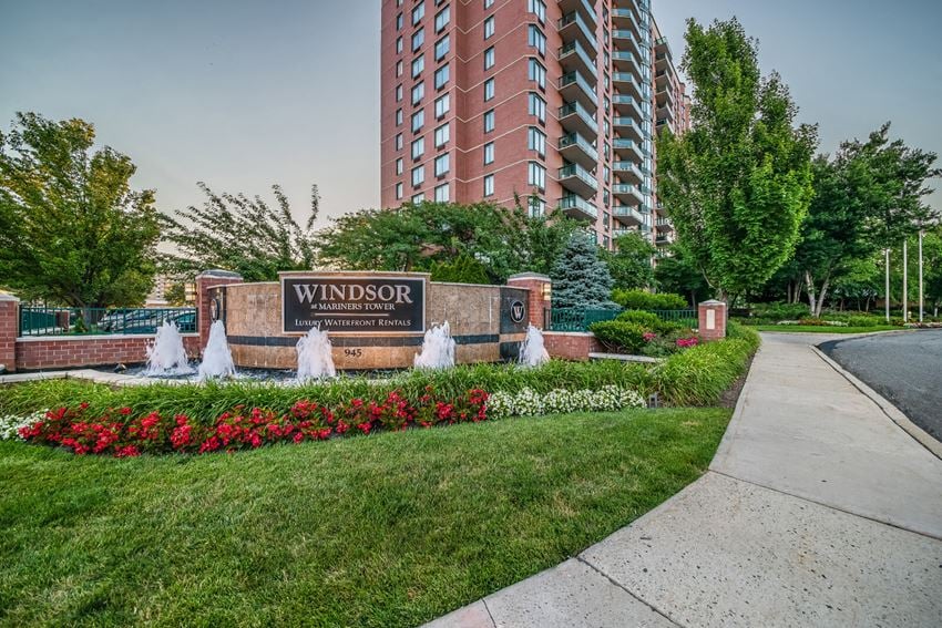 Windsor At Mariners Apartments, 100 Tower Dr., Edgewater, NJ