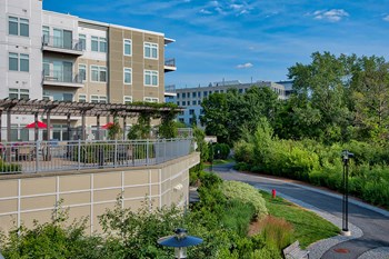 Beautifully Landscaped Grounds at Vox on Two, Cambridge, MA - Photo Gallery 7