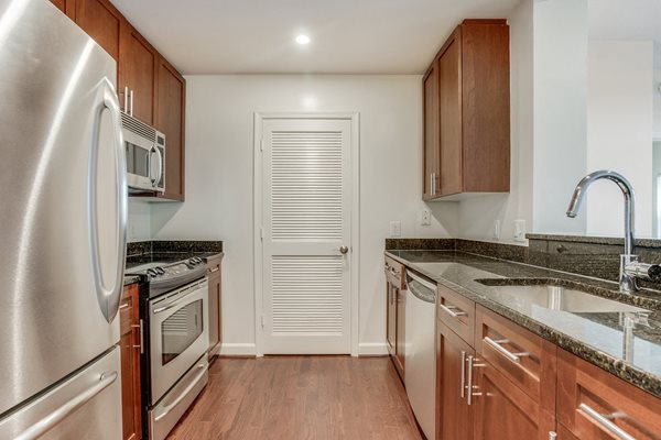 Halstead Tower By Windsor Apartments 4380 King Street Alexandria Va Rentcafe