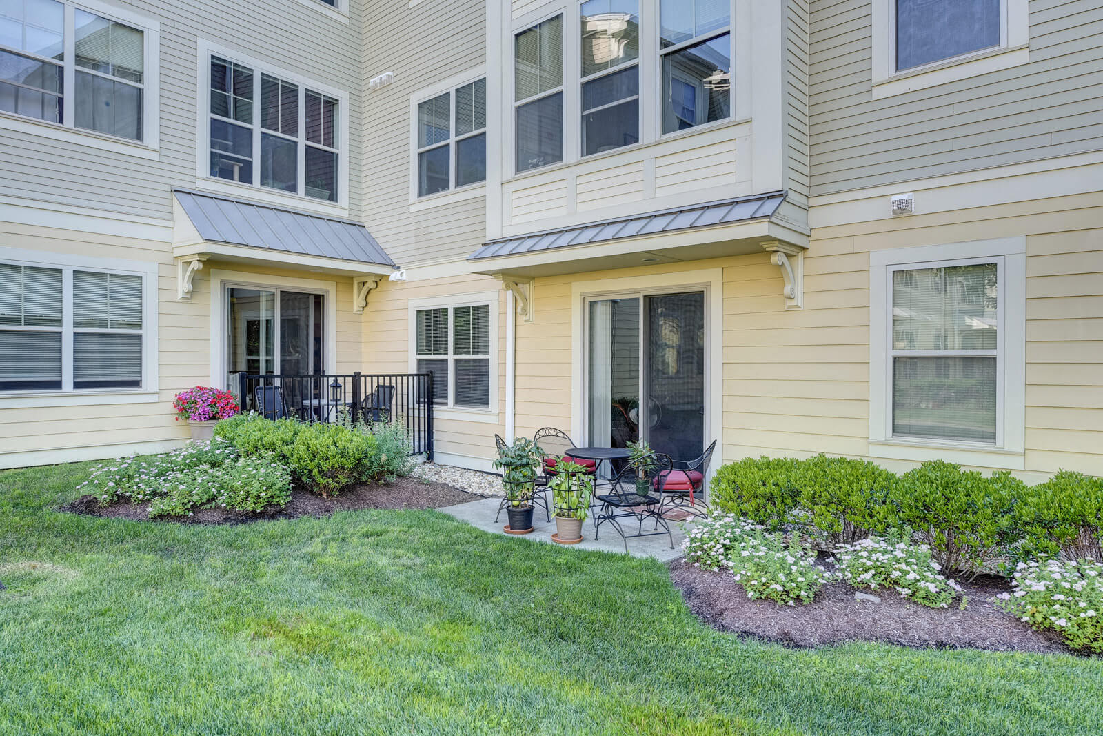 Windsor at Oak Grove Apartments for Rent in Melrose, MA Photos