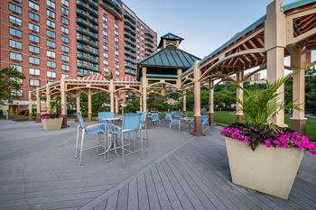 Windsor At Mariners Apartments, 100 Tower Dr., Edgewater, NJ