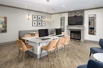 Windsor Vinings Apartments in Atlanta has a Community Lounge with computers