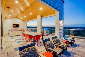 Sky Deck at Yaupon by Windsor, Austin - Photo Gallery 23