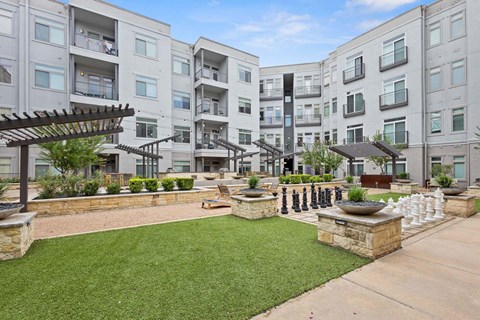 A modern courtyard at Eleven by Windsor 811 East 11th Street Austin, TX 78702
