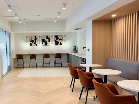 Business lounge with wifi at Allegro at Jack London Square