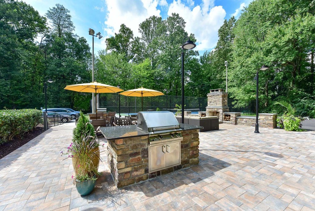 Windsor Oak Creek - Grilling Station with yellow umbrellas in Fairfax VA