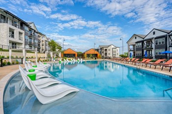 Swimming Pool at Yaupon by Windsor, Austin - Photo Gallery 15