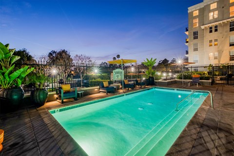 Exterior Pool at Windsor Hancock Park