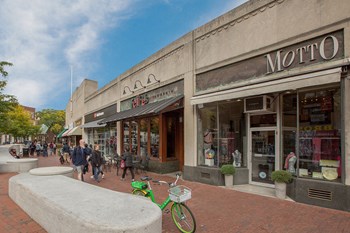 Retail shops in Harvard Square, Cambridge, MA - Photo Gallery 51