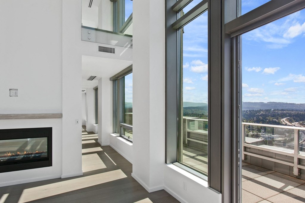Floor to ceiling windows Floor to ceiling windows at The Bravern, Bellevue, Washington