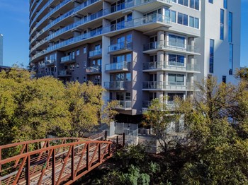 Pedestrian bridge at The Monarch by Windsor - Photo Gallery 4