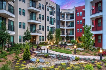 Courtyard Exterior Courtyard at The Encore by Windsor, Georgia, 30339 - Photo Gallery 2